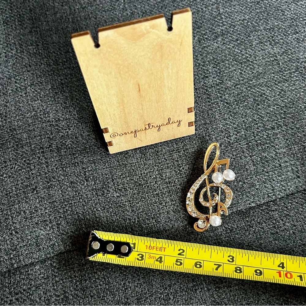 Sparkly Treble Clef + Music Note Fashion Rhinestone, Pearl Brooch Pin, Gold - Picture 11 of 17